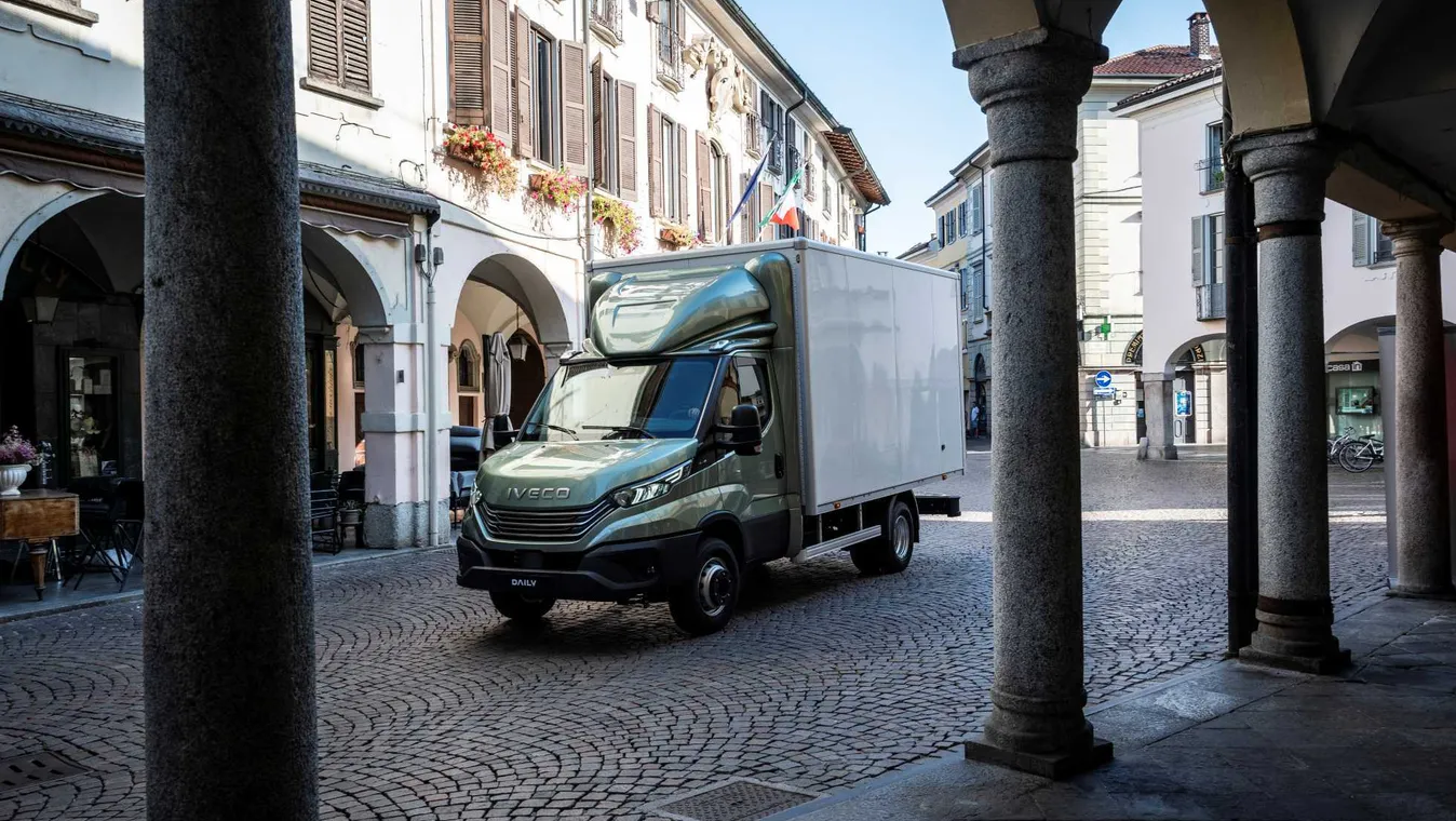 Iveco Daily kontener z zabudową sztywną