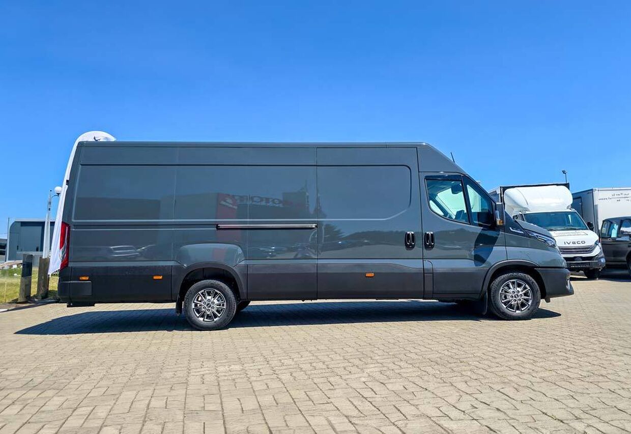 IVECO Daily 35S18V – widok boczny nowego furgonu 16 m³ dostępnego w promocji z rabatem do 60 000 zł