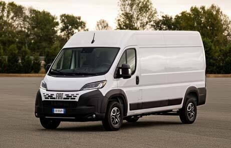 Fiat Ducato Furgon w kolorze białym – nowy samochód dostawczy dostępny w leasingu 102,9% w ofercie UNI-TRUCK