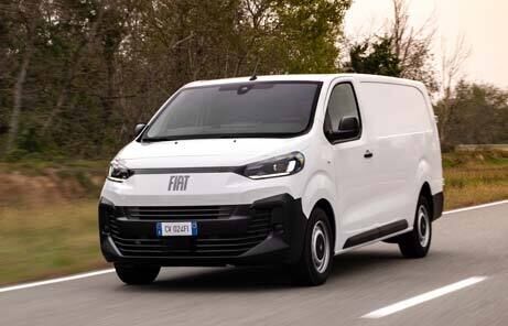 Nowy Fiat Scudo w kolorze białym – praktyczny samochód dostawczy na drodze, idealny do pracy w mieście i poza nim