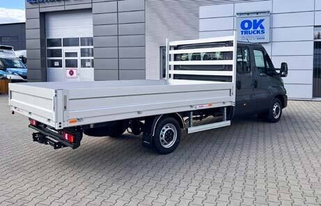 IVECO Daily Brygadówka DOKA z podwójną kabiną i zabudową skrzyniową – praktyczny samochód do pracy dla firm budowlanych i transportowych