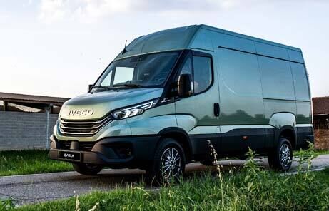 Nowe IVECO Daily Furgon w kolorze zielonym – przestronny samochód dostawczy stworzony do intensywnej pracy i transportu towarów