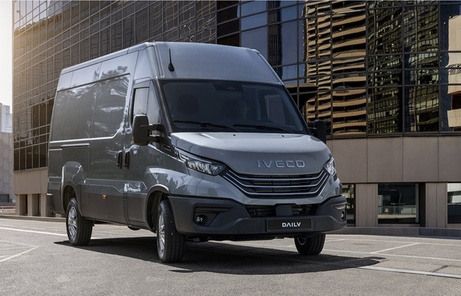 Zielone IVECO Daily furgon L3H2 w salonie Uni-Truck – oferta leasingowa od 999 zł/mies