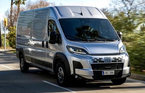 Kabina Fiata Ducato – nowoczesne wnętrze vana dostawczego, oferta dla firm Uni-Truck