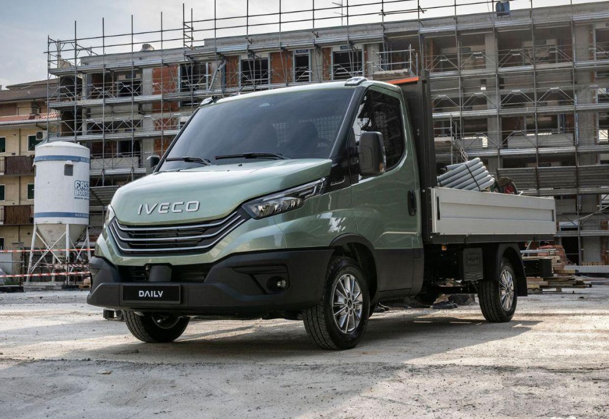 Promocja Iveco Daily z wywrotką – samochód dostawczy z zabudową wywrotki do prac budowlanych dostępny w Uni-Truck.