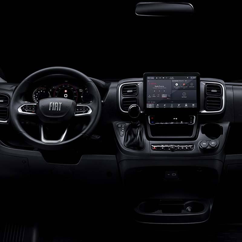 Wnętrze nowego Fiata Ducato – komfort i technologia dla kierowcy